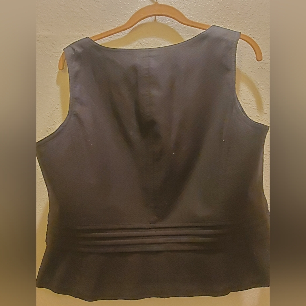 Vest - Picture 3 of 4